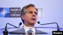 北约在布加勒斯特召开外长会议期间，美国国务卿布林肯在记者会上讲话。(2022年11月30日)