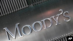 La agencia de calificación Moody´s prevé que el precio del crudo en EE.UU. llegará a 40 dólares por barril en 2016.