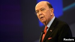 El secretario de Comercio de EE.UU., Wilbur Ross, habló con Greta Van Susteren de Voz de América.
