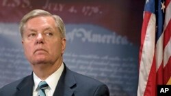 El senador Lindsey Graham, que ha dicho interés en participar en las primarias republicanas a la presidencia, quiere tropas para combatir al grupo Estado islámico.
