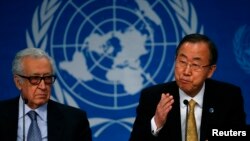 El secretario general de la ONU, Ban Ki-moon, y el mediador Lakhdar Brahimi, se dirigen a la conferencia de paz sobre Siria.