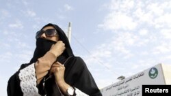 Saudi woman leaves polling station after casting vote during municipal elections in Riyadh, Saudi Arabia, Dec. 12, 2015.