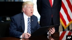 Aunque renunció a su demanda de fondos para iniciar la construcción del muro en una legislación temporal de gastos del gobierno, Donald Trump dice que el muro "será construido".