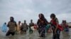 Des migrants éthiopiens débarquent d'un bateau sur les côtes de Ras al-Ara, à Lahj, au Yémen, déterminés à rejoindre l'Arabie saoudite, le 26 juillet 2019.