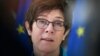 La ministre allemande de la Défense, Annegret Kramp Karrenbauer, à son arrivée pour une réunion des ministres de la Défense de l'UE au Conseil européen à Bruxelles, le 6 mai 2021.