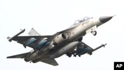 台灣空軍目前只有F-16 A/B 型戰機。