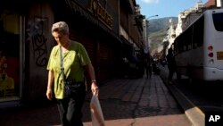 Según el gobierno la escasez es causada por el contrabando de extracción de los alimentos hacia países vecinos.