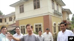 緬甸前總理欽紐星期五被解除軟禁後在仰光發表講話